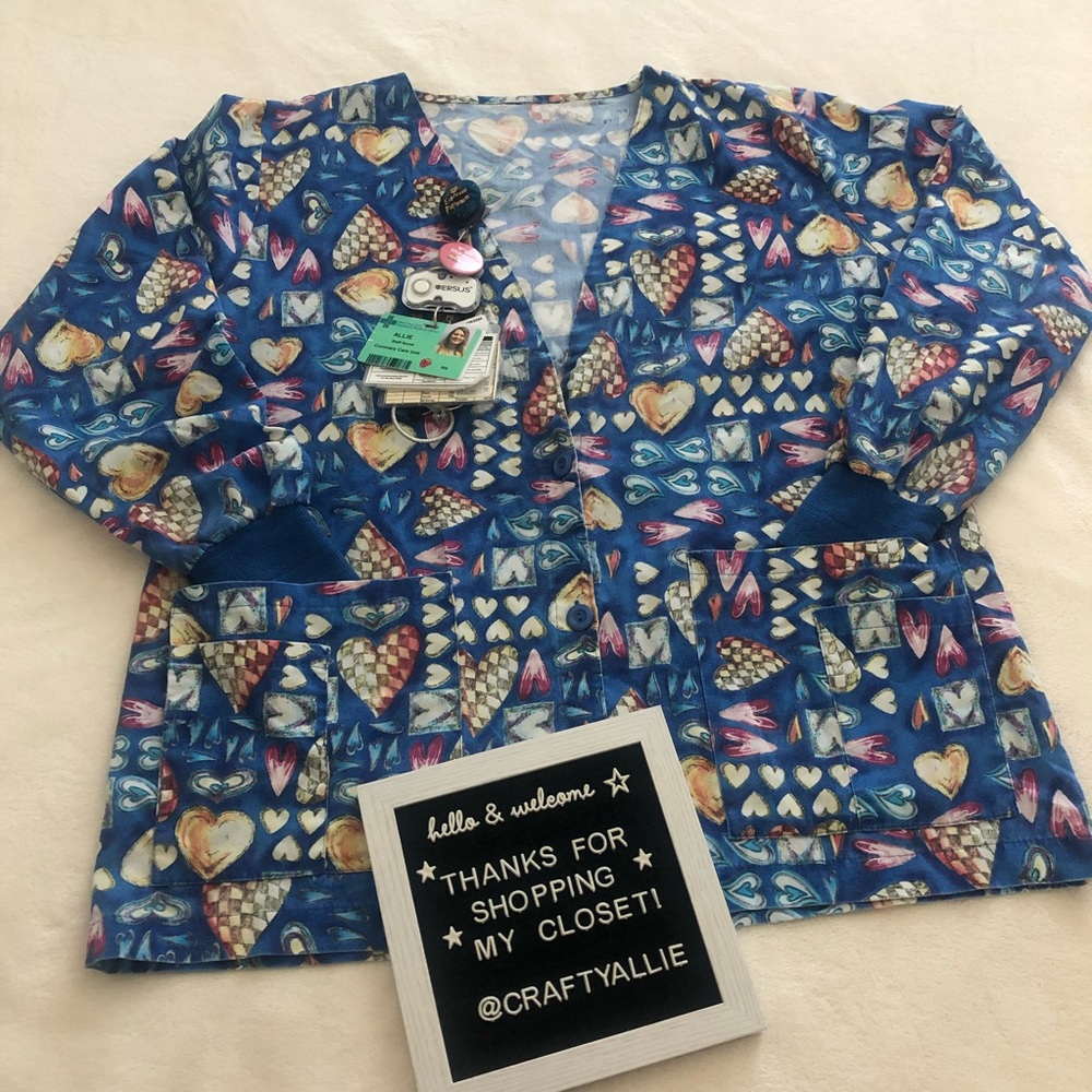VTG ‘Hearts’ Scrub Jacket 💗